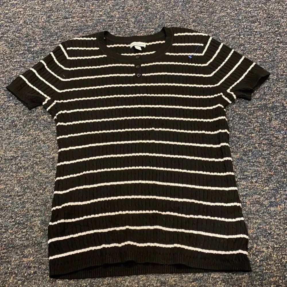 Croft & Barrow Short sleeves Sweater sz. L
